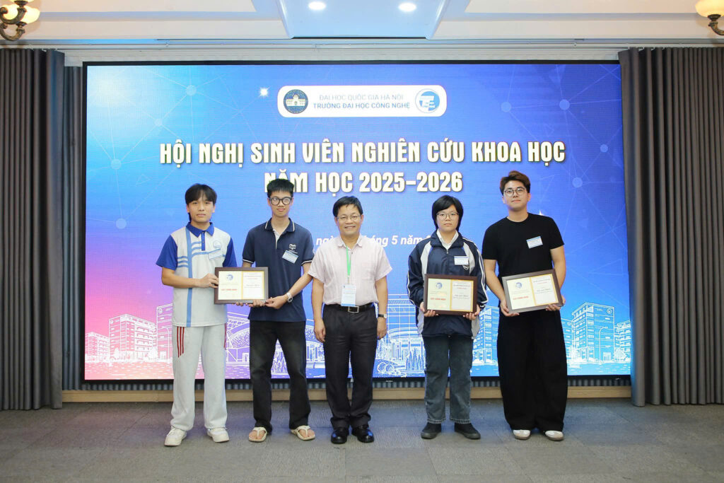 First Prize awarded to Nguyen Thi Ngoc Lan